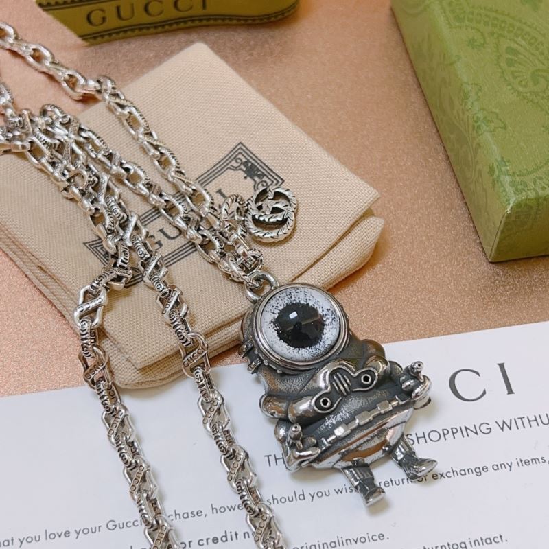 G*u*i necklaces